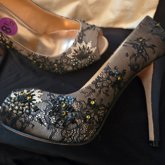 Badgley Mischka. Stella Floral Embellish Pump- Open Toe. 8.5 - Picture 2 of 3
